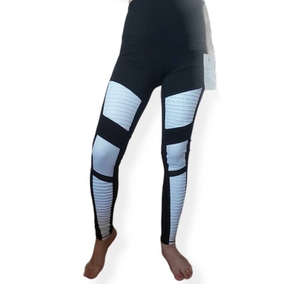 ALO Yoga  leggings . - Picture 5 of 14